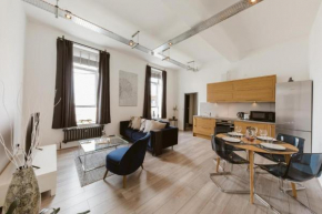 Amazing warehouse conversion apartment in Chiswick